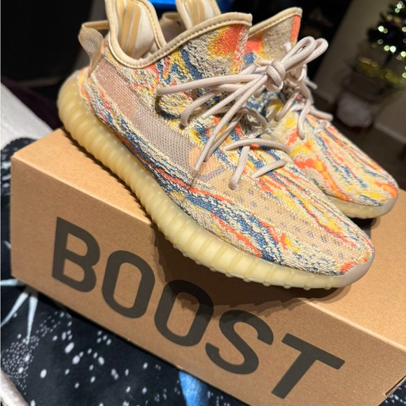Yeezy Boost 350 V2 - Picture 1 of 4